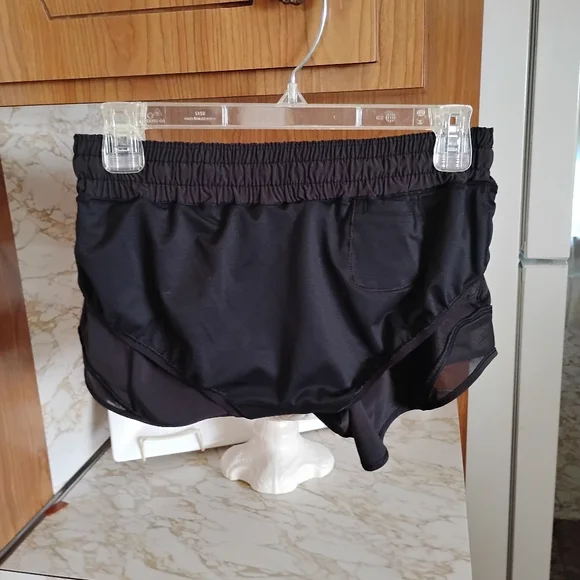 Lululemon Hotty Hot Short II *2.5", Black, Size 6 - Picture 13 of 15